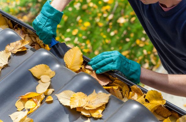 Gutter Cleaning in Rochester Hills Michigan